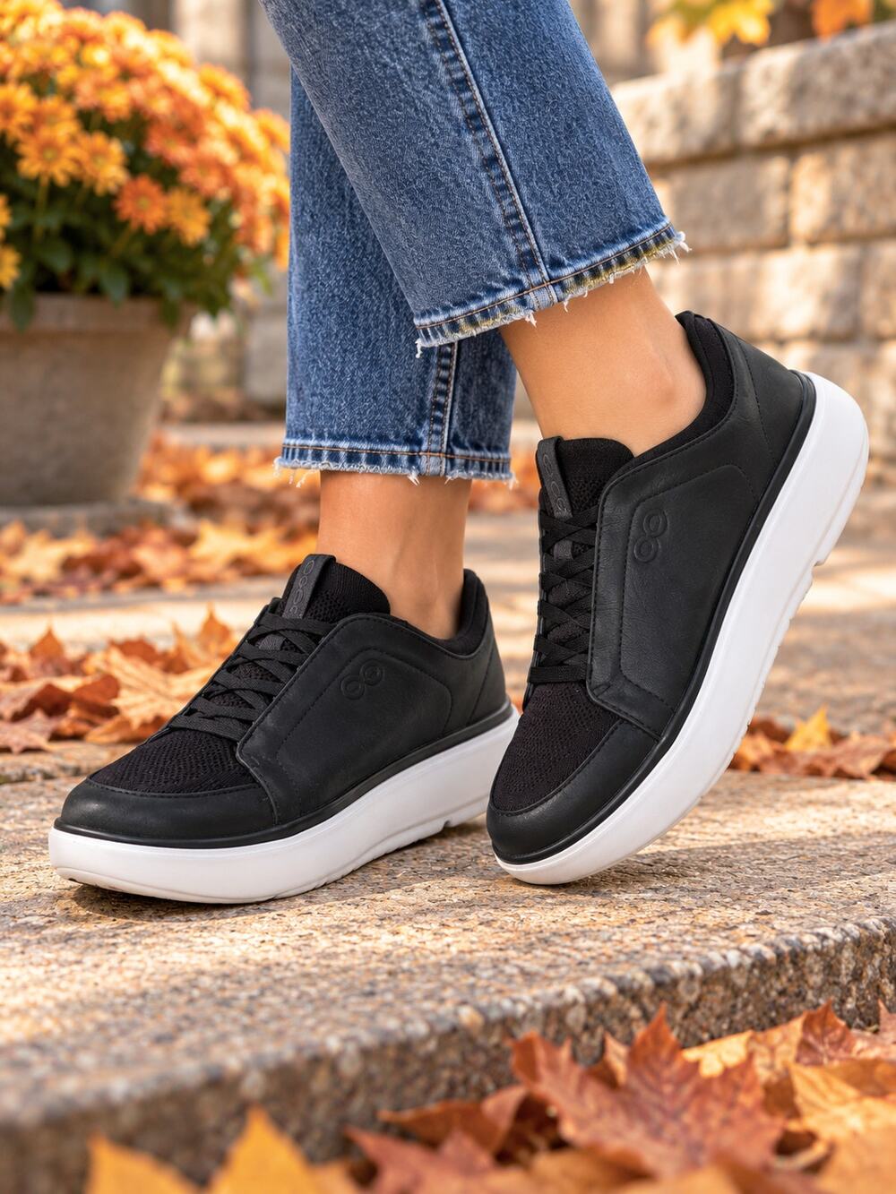 OOFOS Club leather shoe in black dark upper thick, cushioned white sole.